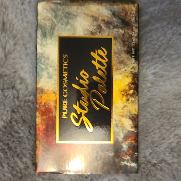 NIB PURE COSMETICS STUDIO PALETTE - Picture 1 of 3